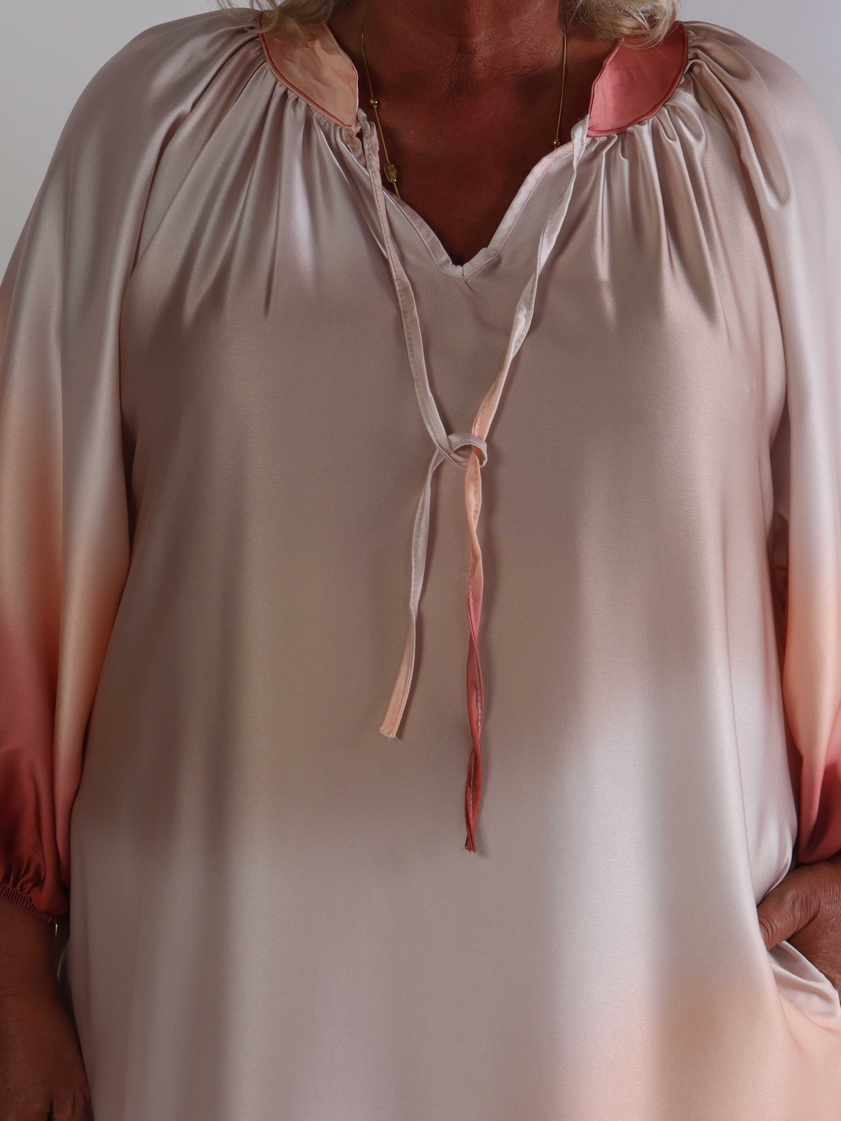 Amidala Batik - Elegant plus size tunikakjole i batikmønster med lommer